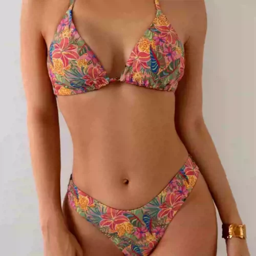 O1CN01I2StGL1fQyAqW5yDTcrop0110658658_3335044002.png_q50.jpg_.webp Women's floral bikini two-piece swimsuit in red and green color options